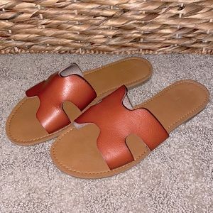 Universal Thread Faux Leather Slide Sandals Cognac size 9